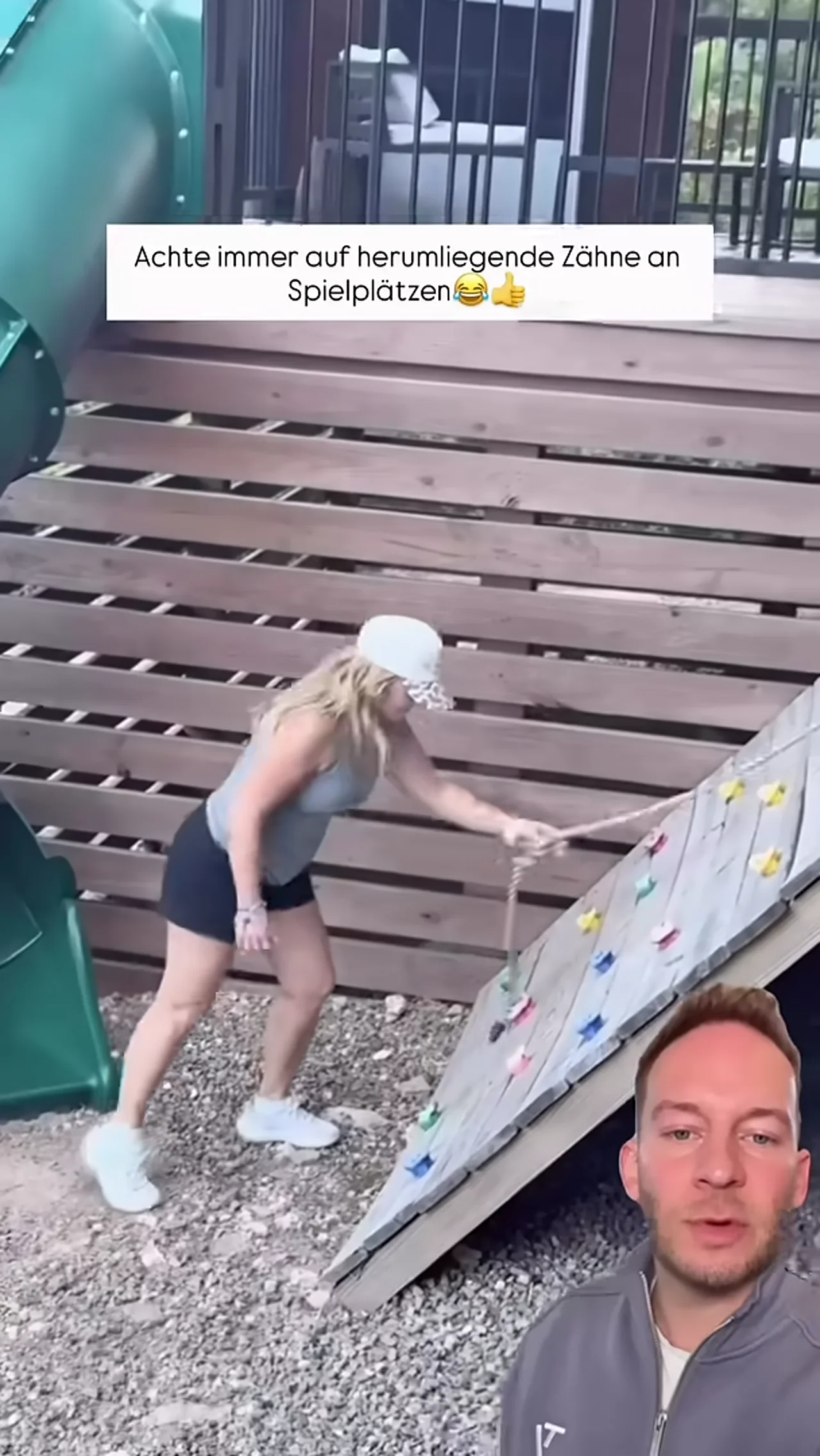 Zahn Abdrücke an Spielplätzen können Hinweise sein!