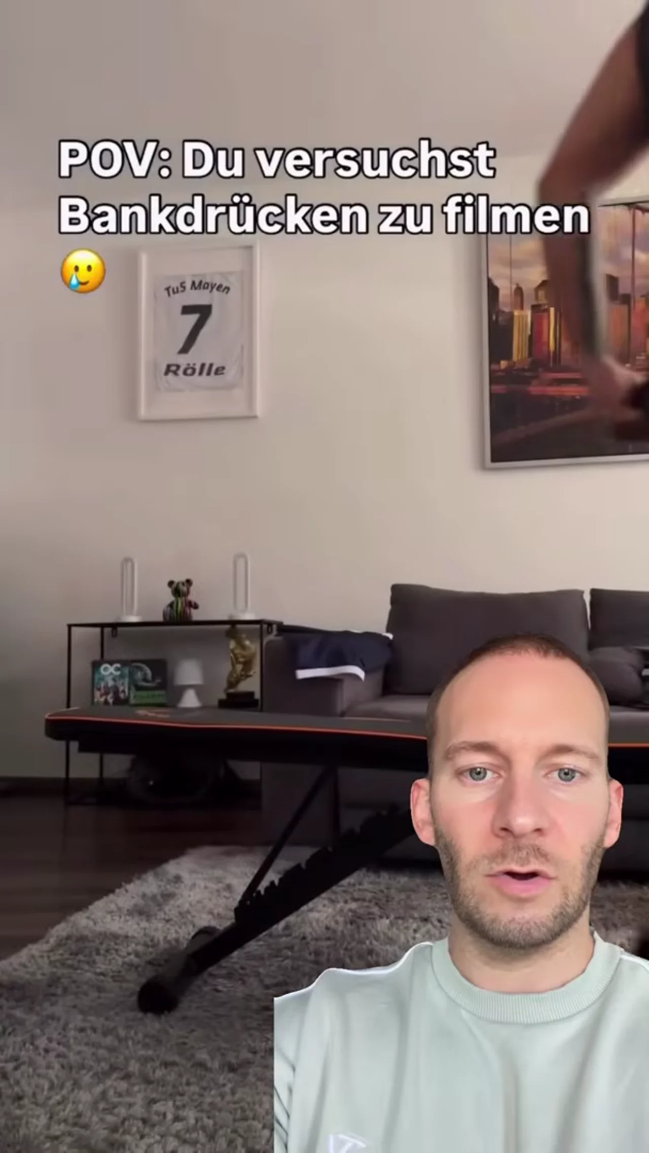 Der Versuch sich beim Bankdrücken zu filmen