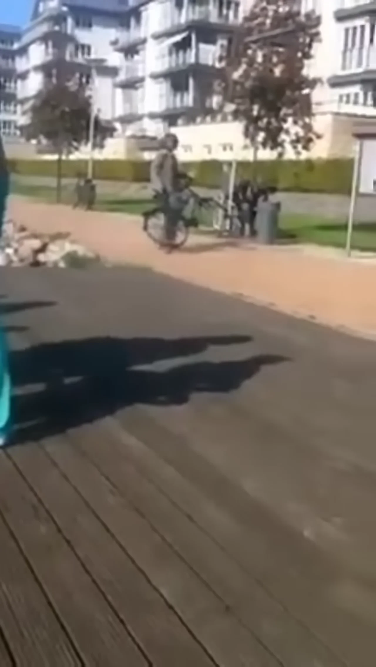 Herr Mauer Knie Muskeltraining