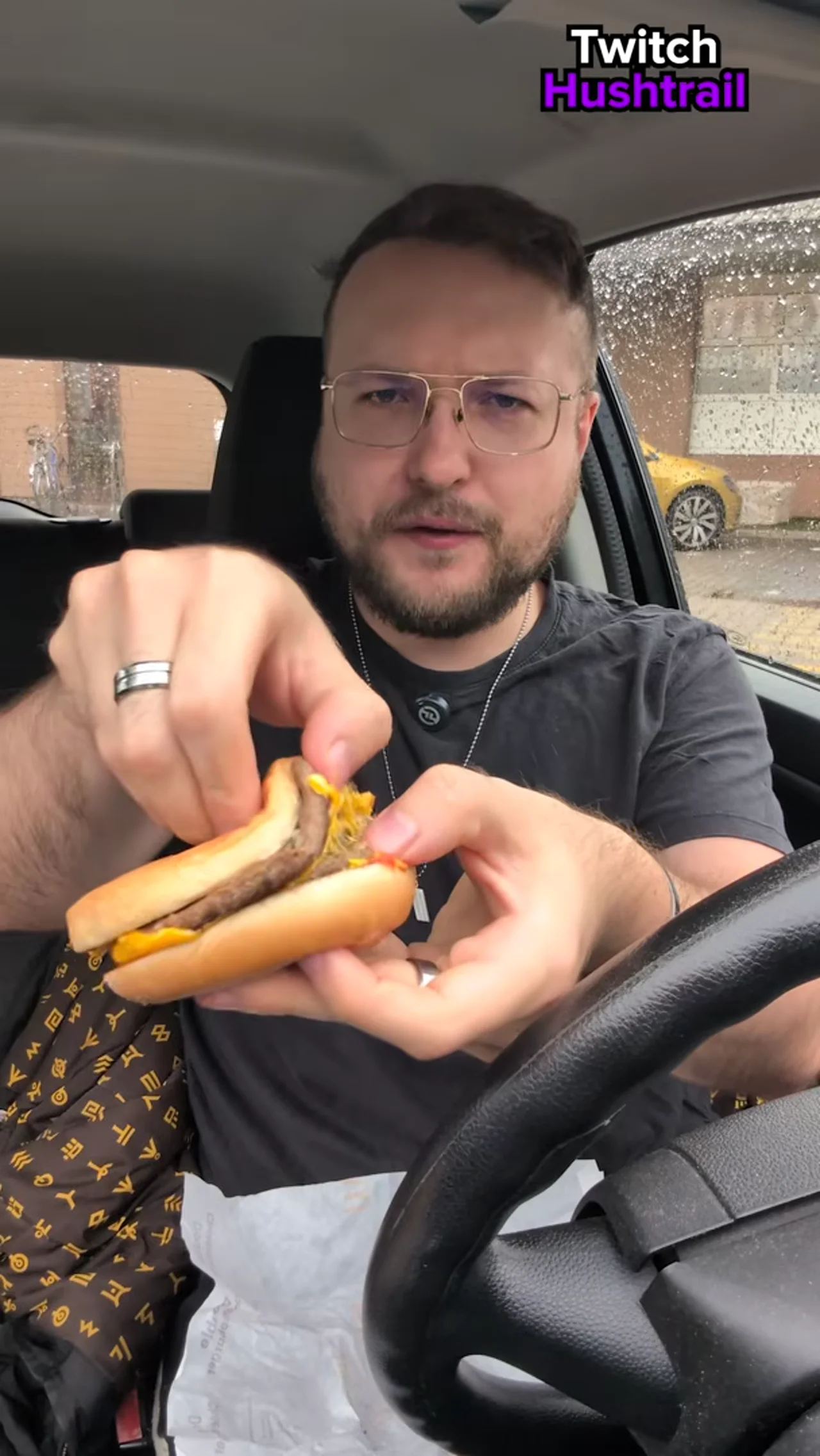 Ich hab den McGangB*** getestet.
#mcdonalds #burger #viralvideos #food